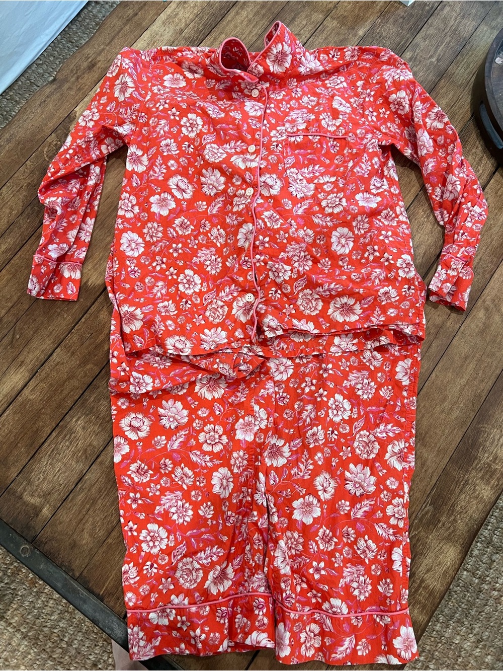 J. Crew Pajamas Medium 

Long-sleeve cotton poplin pajama set in poppy fields.